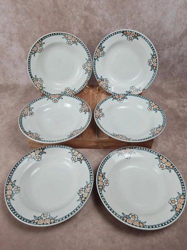 Lot 6 assiettes à - de,